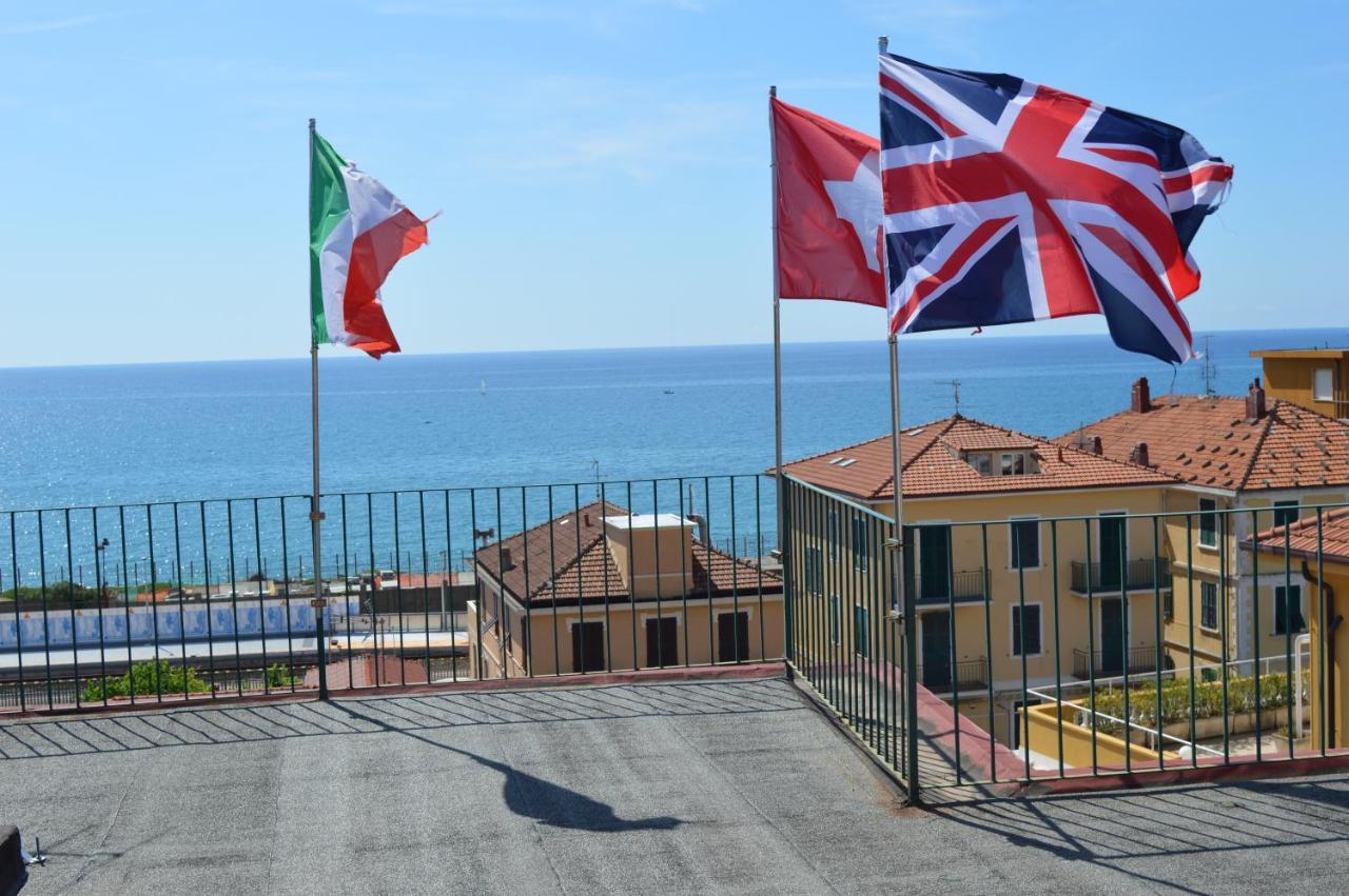 Hotel Geppi Pietra Ligure Exterior foto