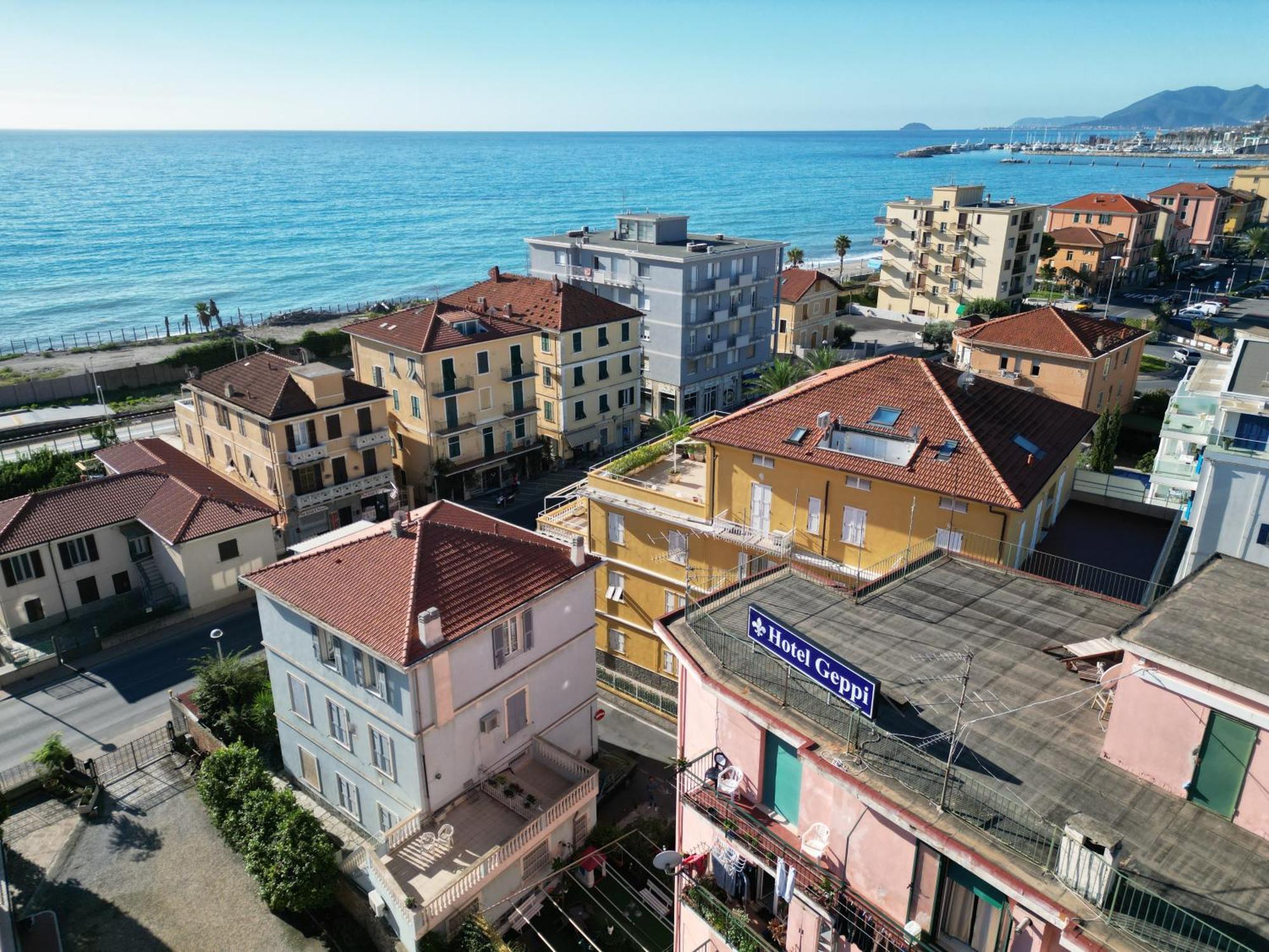 Hotel Geppi Pietra Ligure Exterior foto