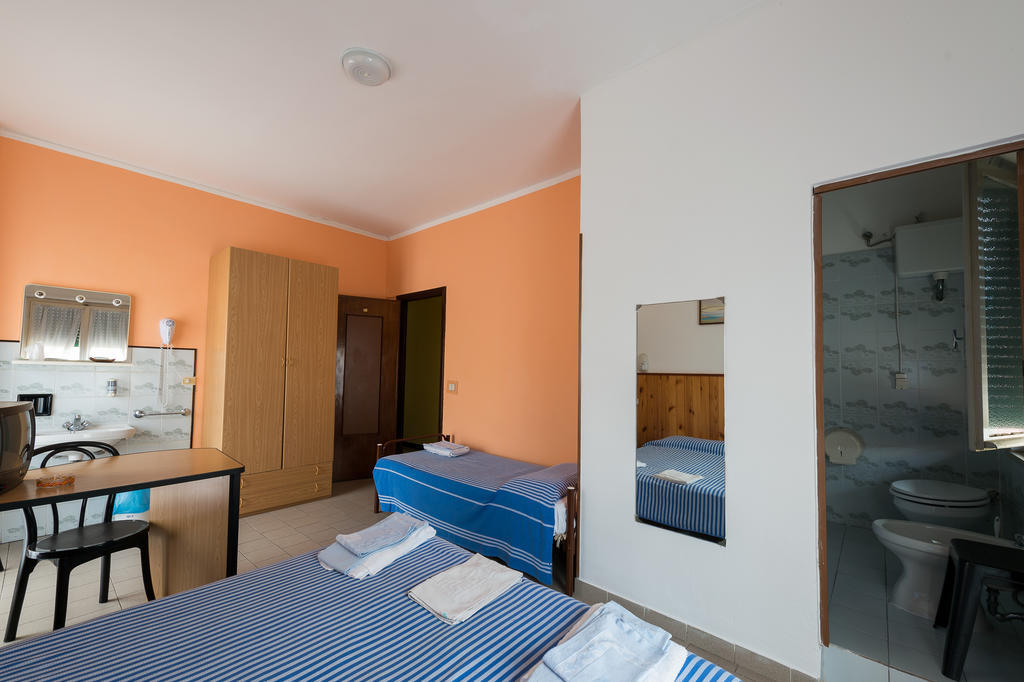 Hotel Geppi Pietra Ligure Habitación foto