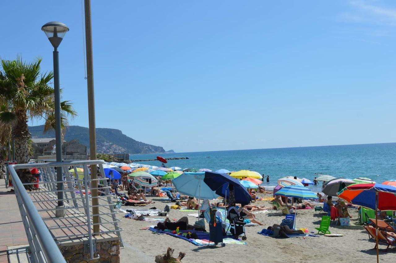 Hotel Geppi Pietra Ligure Exterior foto